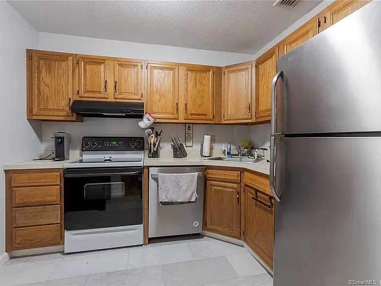 601 Twin Circle Dr #601 — Photo 5