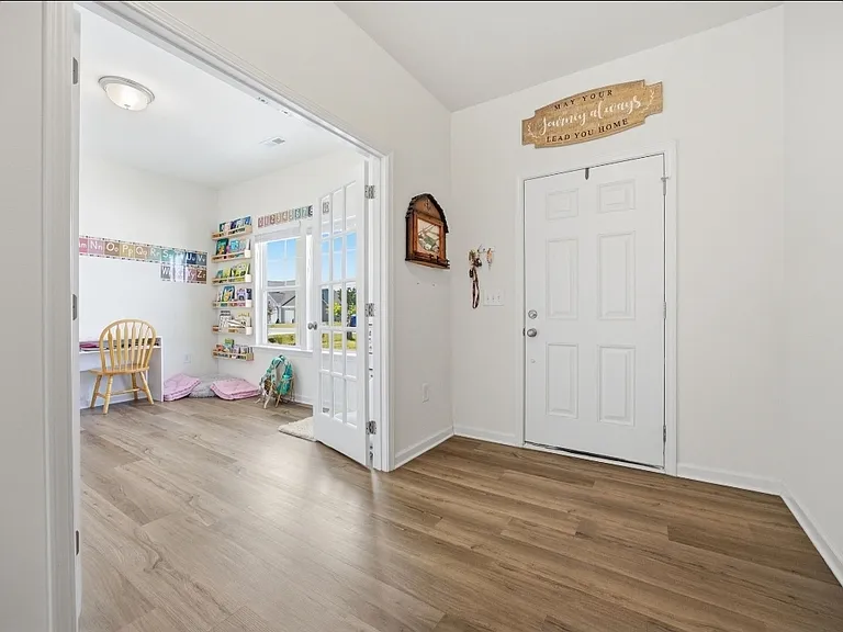 315 Enfield Dr — Photo 14