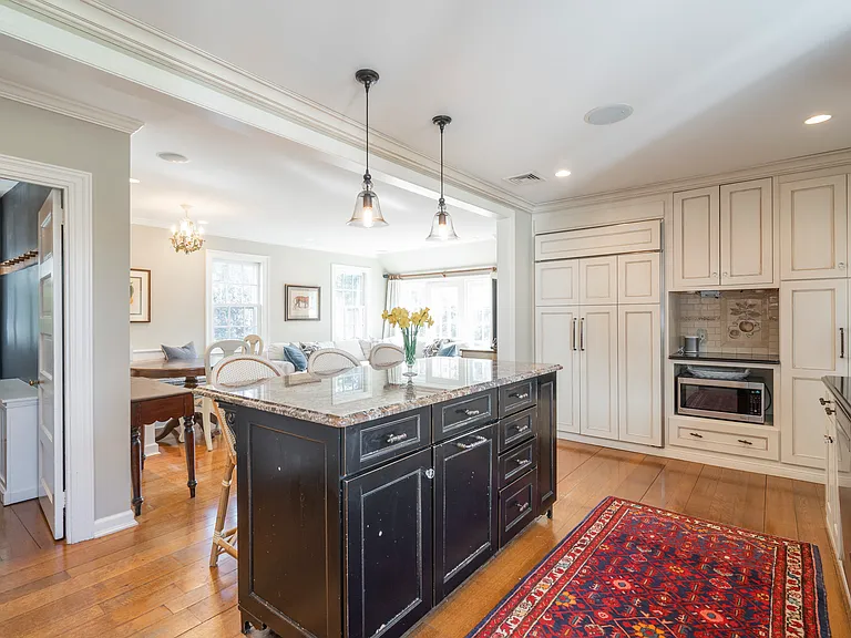 601 Harriton Rd — Photo 4