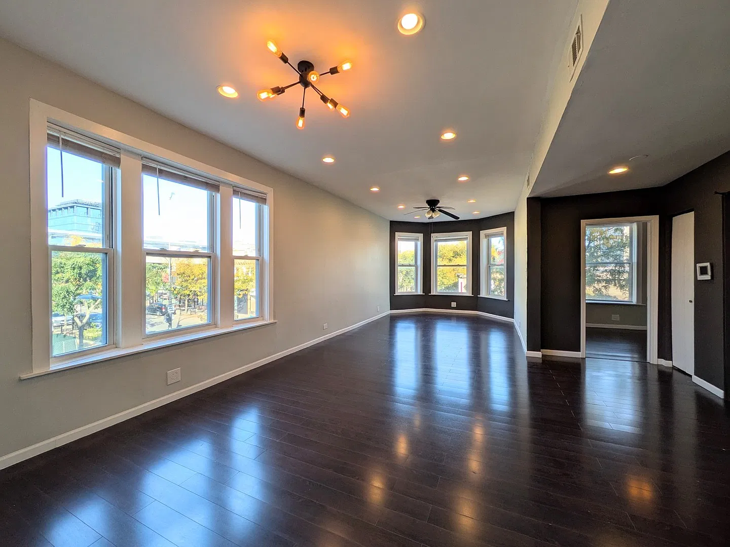 3 bed, $2,500 — Photo 2