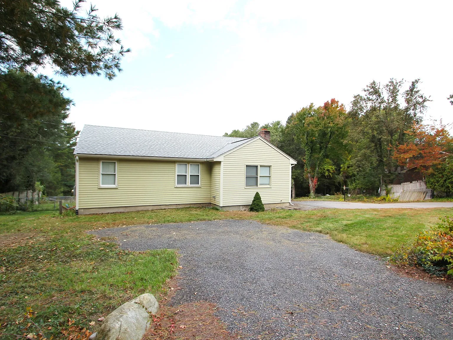 3 bed, 1.0 bath, 1312 sqft, $3,000 — Photo 1