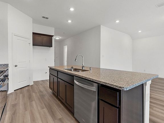 4th image of 2227 Lantana Dr