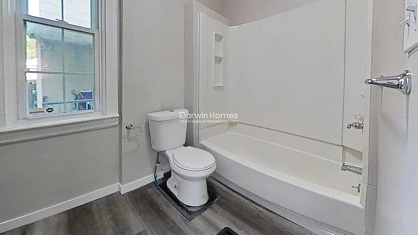 5 bed, 2.0 bath, 1964 sqft, $1,925 — Photo 3
