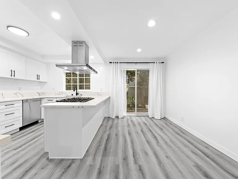1102 Euclid St #1 — Photo 6
