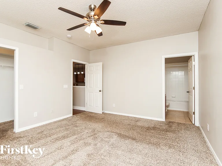 946 Riviera Point Dr — Photo 9