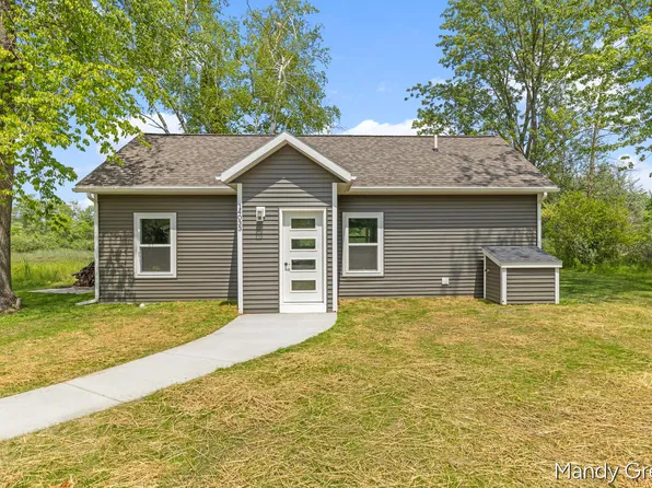 14033 Perch Ln NE, Greenville, MI 48838