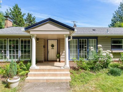 7450 SW Canyon Rd, Portland, OR, 97225