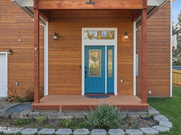3rd image of 975 Shelley Ave
