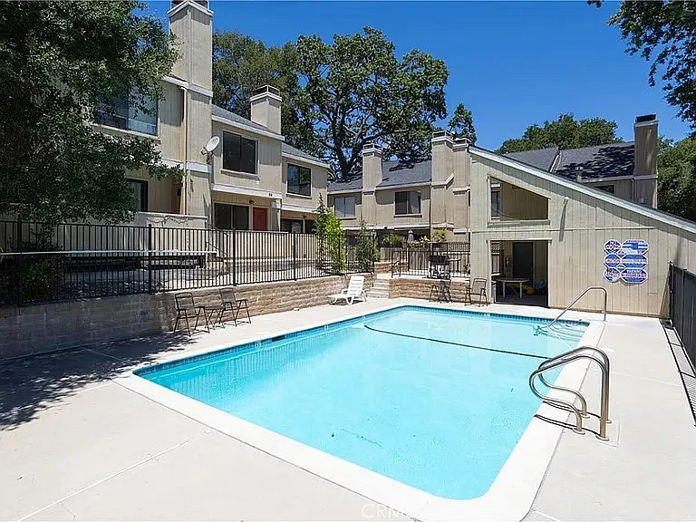 2 bed, 1.5 bath, 1066 sqft, $2,500 — Photo 1