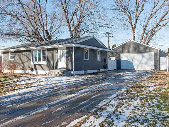 2nd image of 6048 Woodbine Ave
