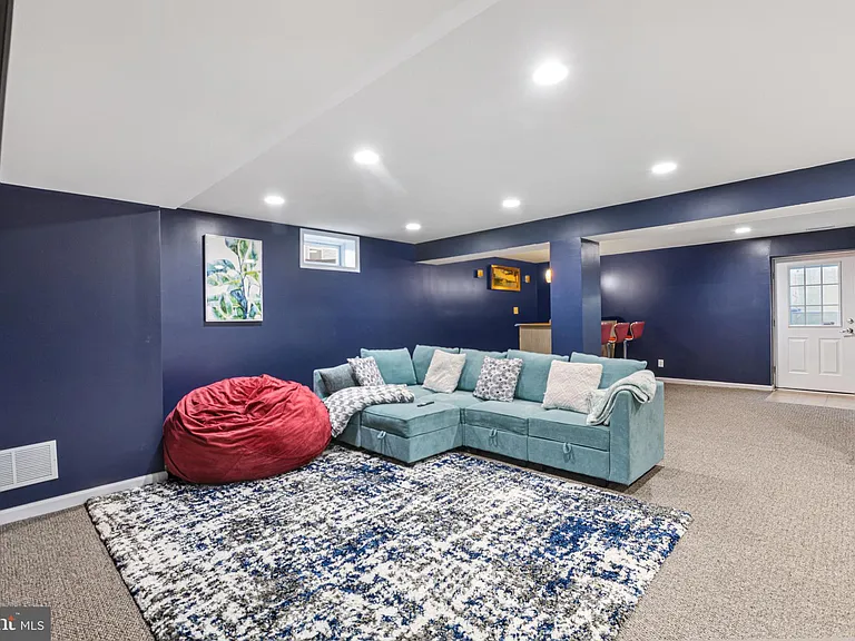 84 Wyndale Ct — Photo 12