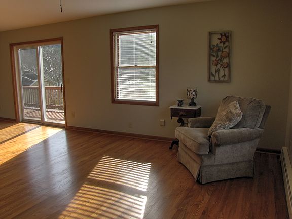 5th image of 144 Parker Dr