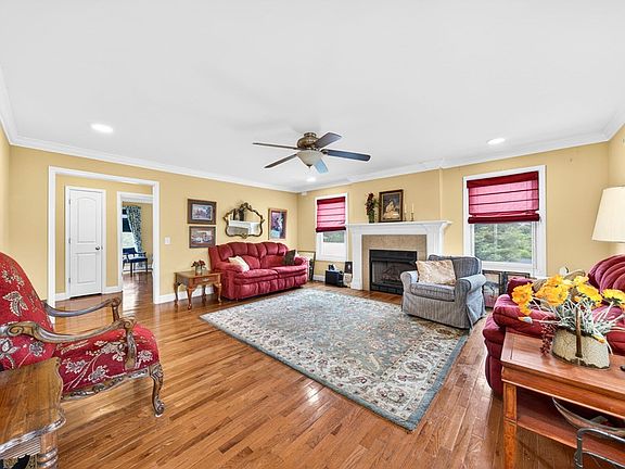 4th image of 491 Autumn Hills Dr