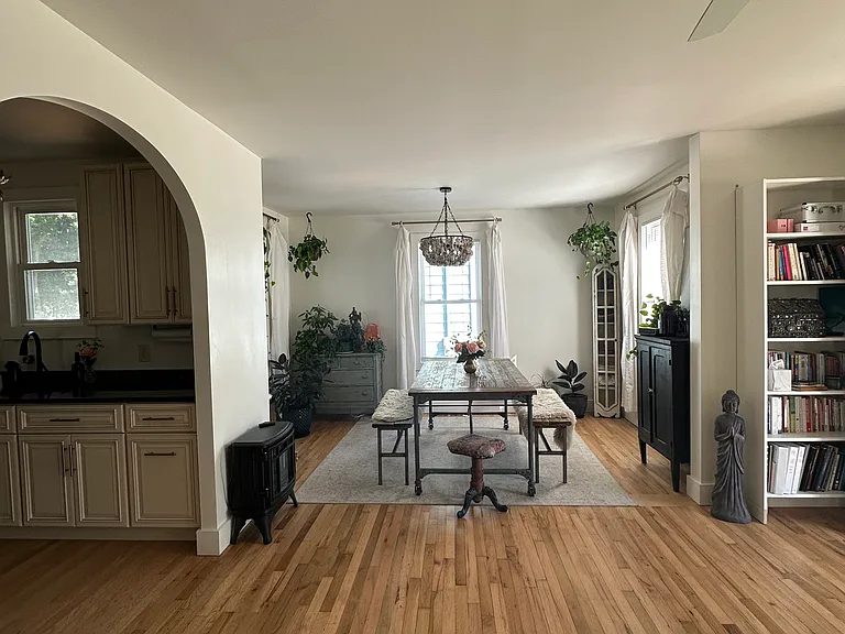 2368 Suffolk St — Photo 5