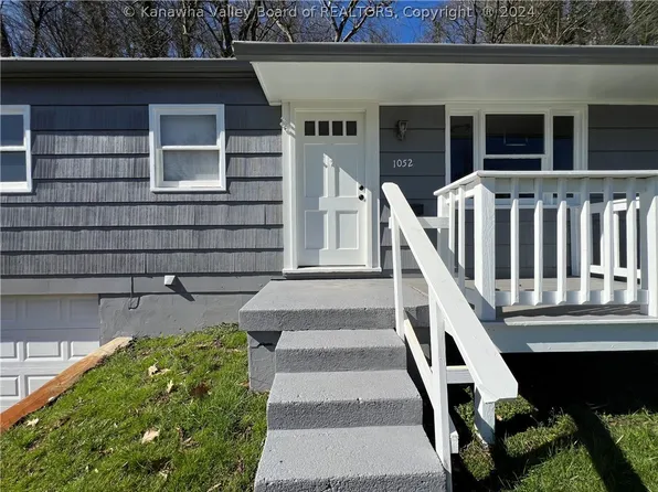 1052 Montrose Dr, South Charleston, WV 25303