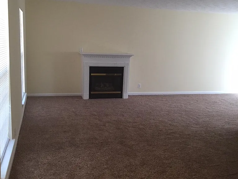 8015 Apple Valley Dr — Photo 9
