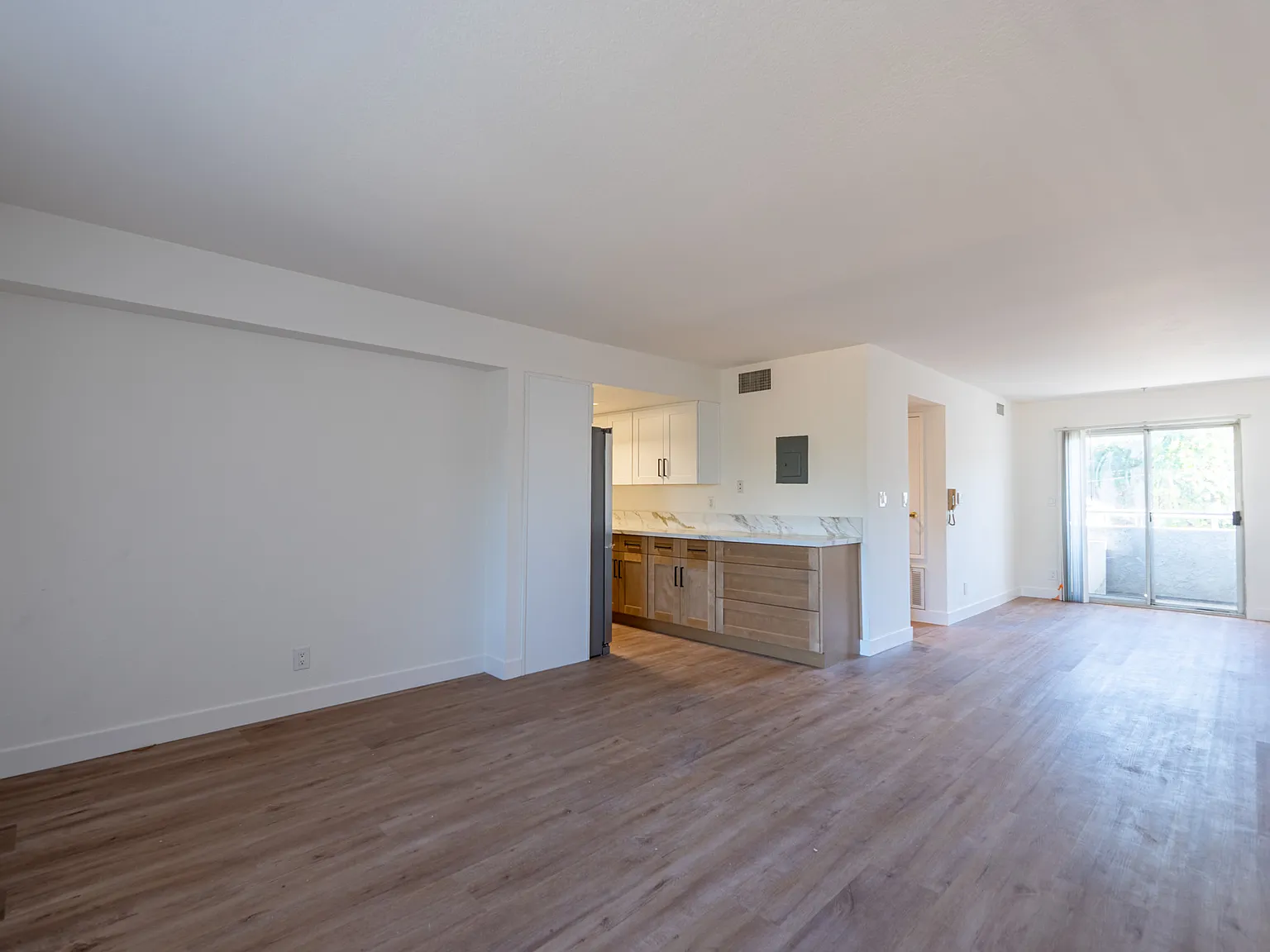 1 bed, 850 sqft, $2,200 — Photo 4