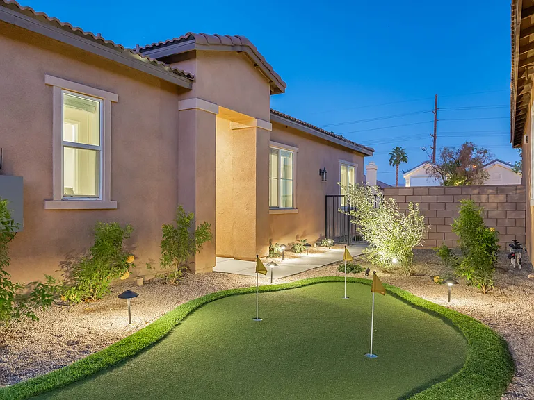 The putting green lights up by evening to ensure your enjoyment isn't interrupted.