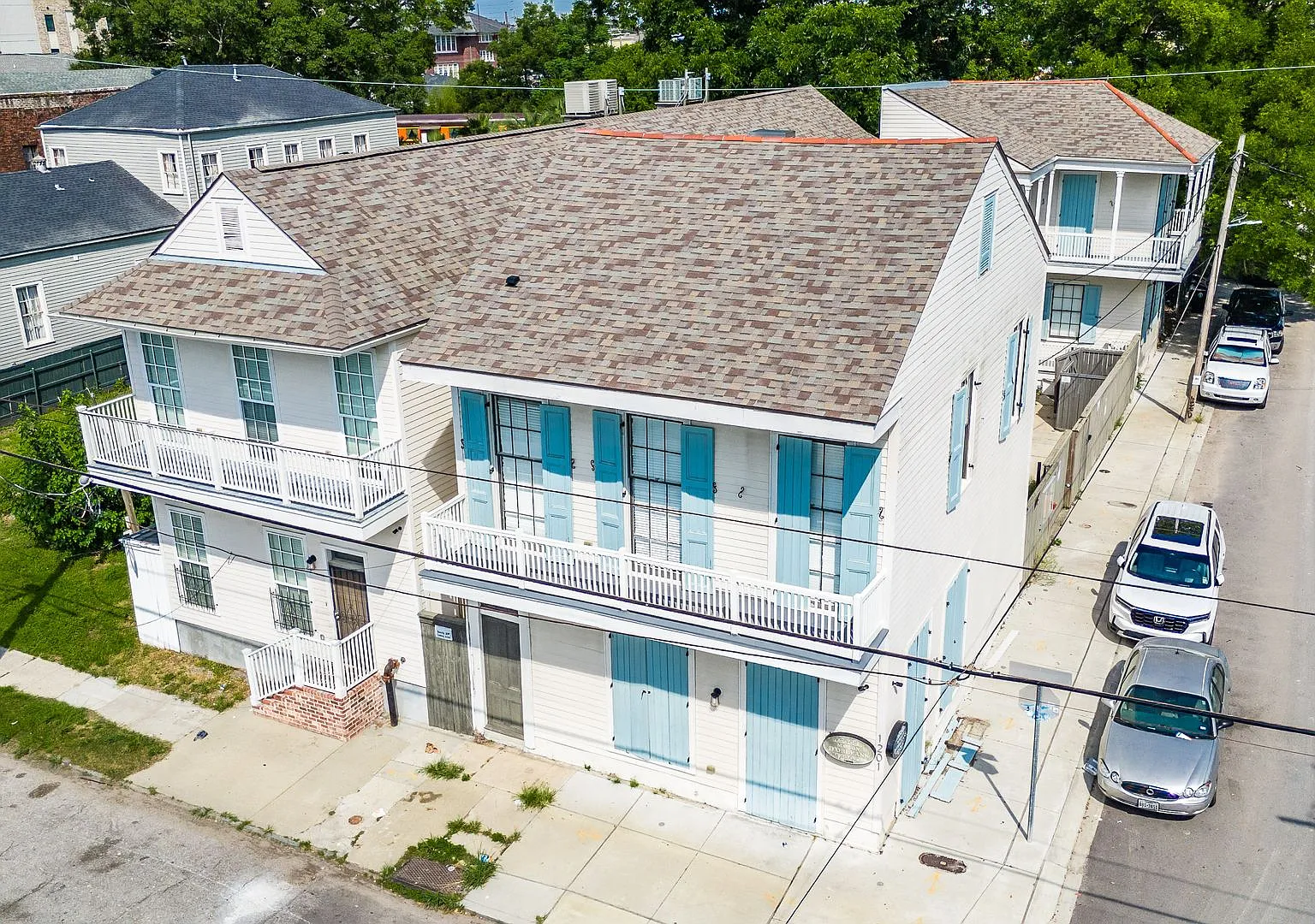 1BD/1BA In Gated Complex Near Lower Garden District — Photo 3