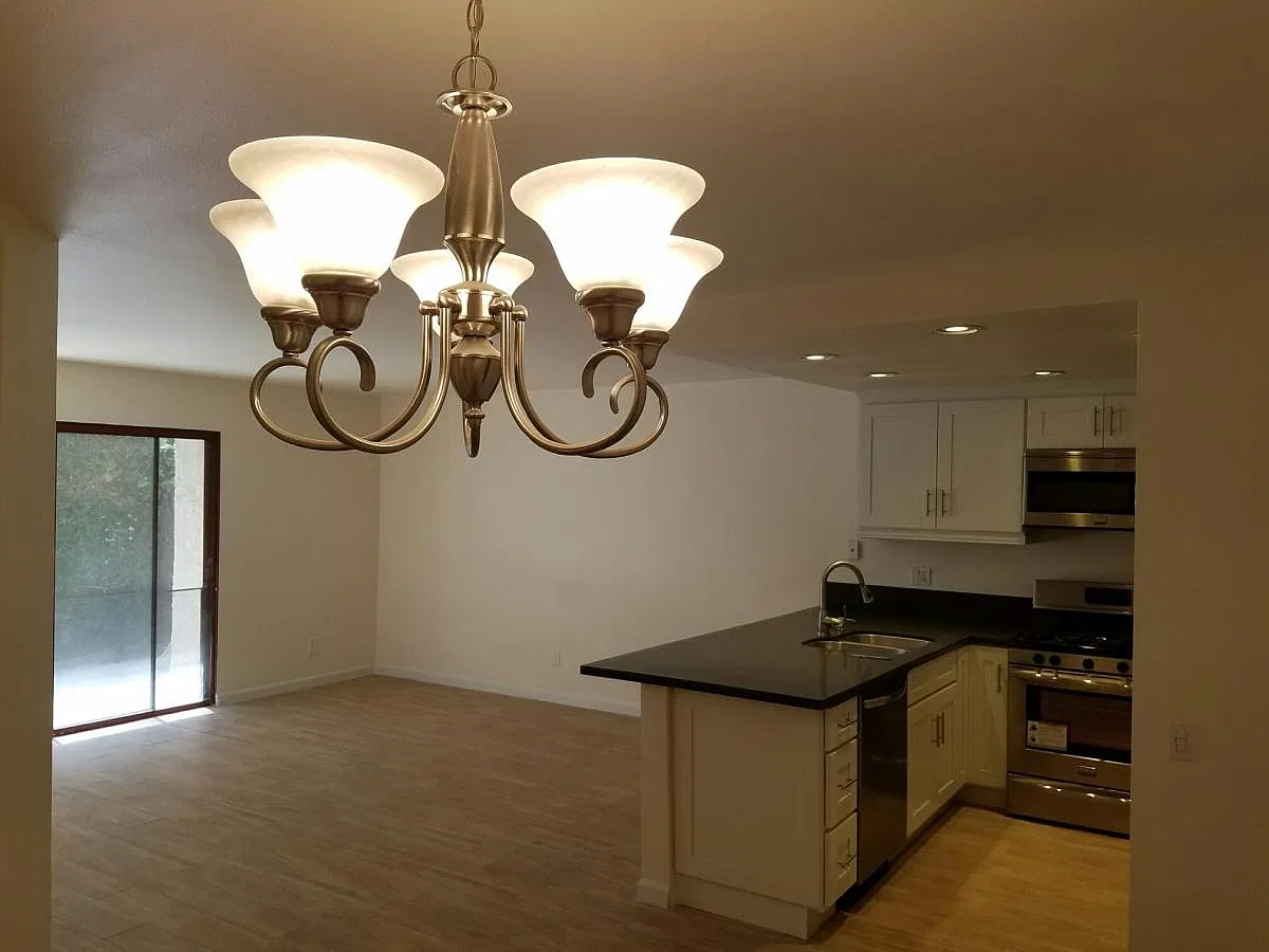 2 bed, 900 sqft, $2,600 — Photo 2