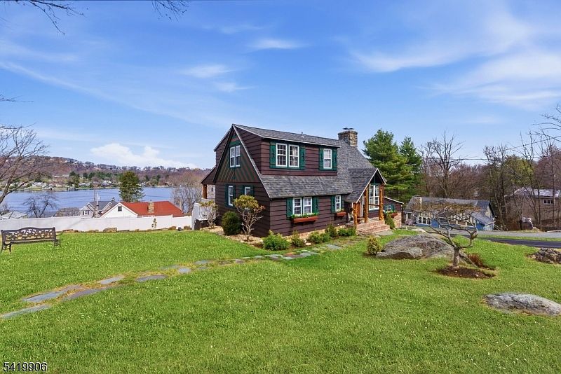 1st image of 270 Springbrook Trl