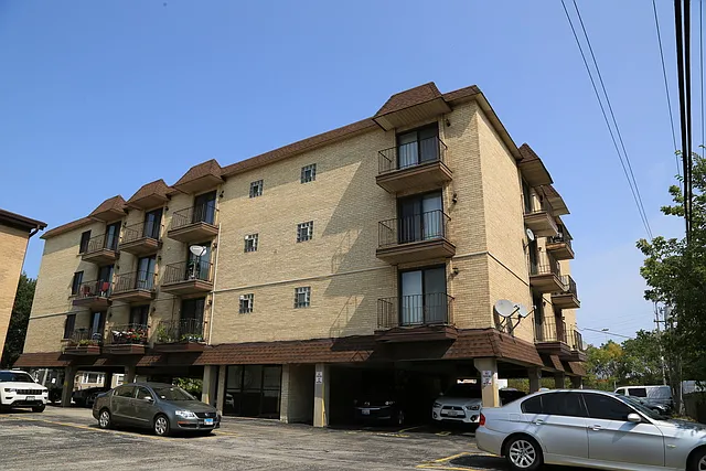 9815 Lawrence Ct APT 1D photo 1