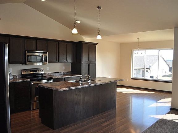 4th image of 543 Rolling Hill Dr