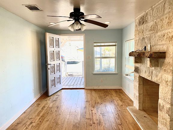 4th image of 701 Winfred St