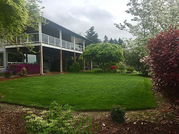Back deck landscaped yard