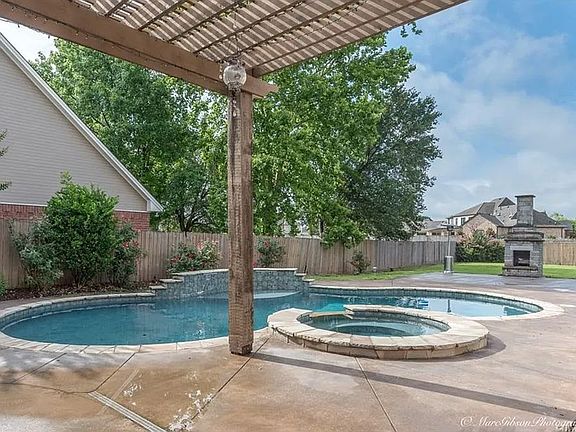 4th image of 105 Prestwick Cir
