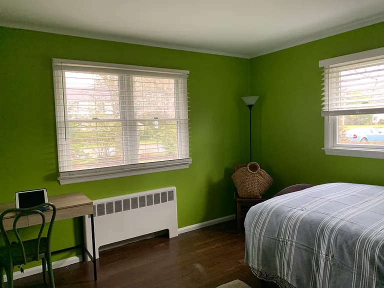 1st floor Queen bedroom