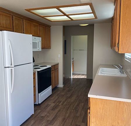 3rd image of 1340 N Denair Ave