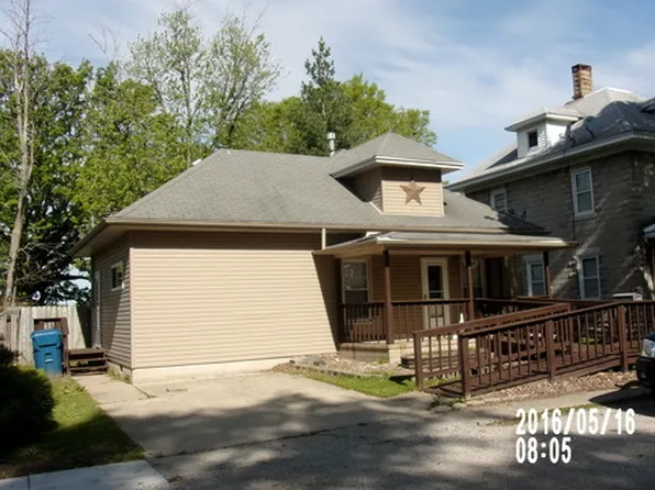 203 S Yount Ave, Watseka, IL 60970