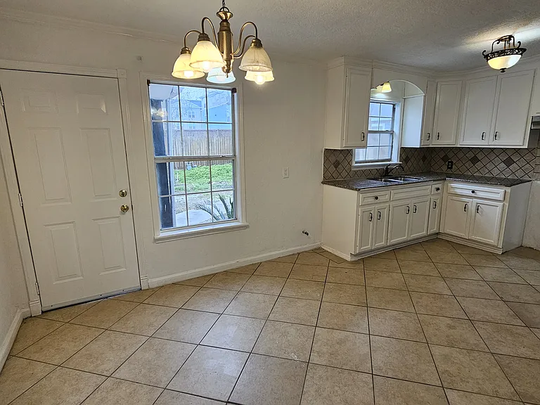 5643 Oriole St — Photo 5