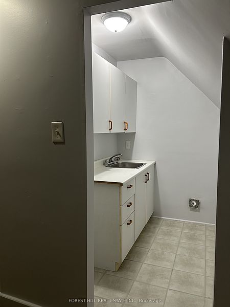 Toronto House for rent - 4 Bedrooms — photo 4