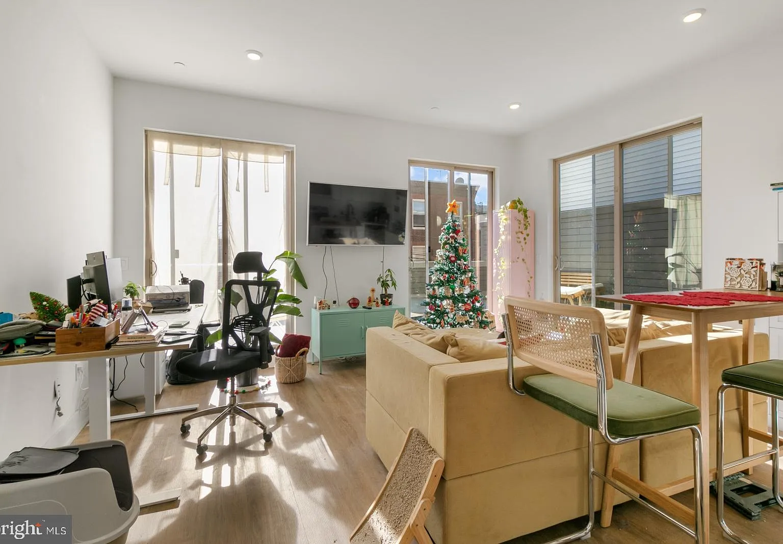 1 bed, 1.0 bath, $1,990 — Photo 1