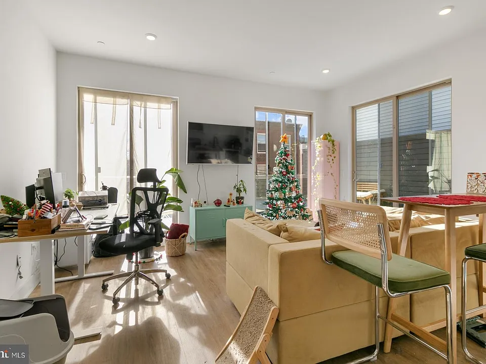 630 Federal St #206
