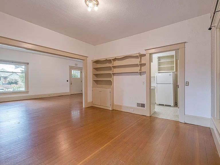623 E Main St — Photo 13