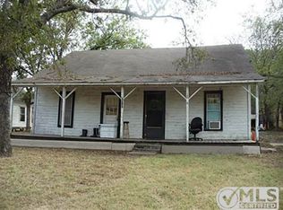 205 Lee St, Wolfe City, TX 75496
