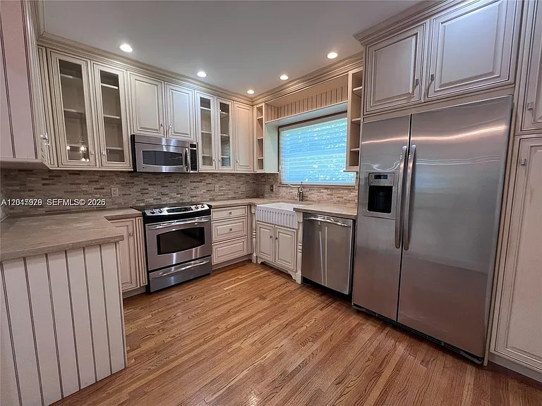 1452 Urbino Ave — Photo 4