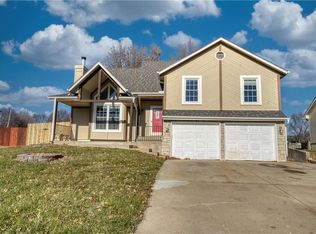 704 NE Hunters Rdg, Lees Summit, MO 64086