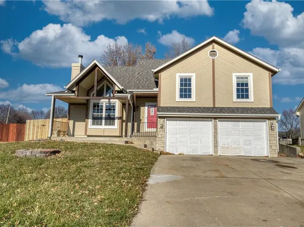 704 NE Hunters Rdg, Lees Summit, MO 64086