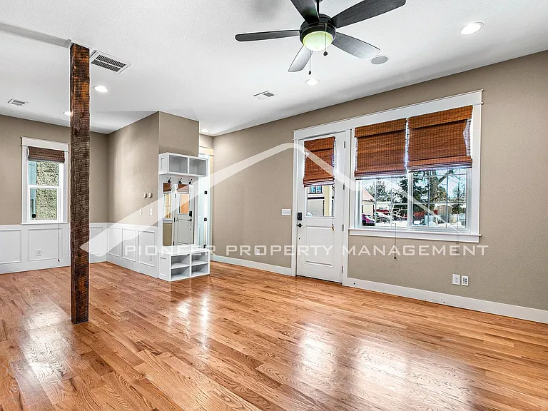 1807 E 36th Ave — Photo 7