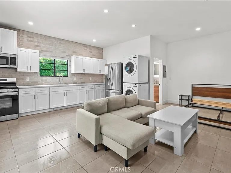 5748 Vesper Ave — Photo 27