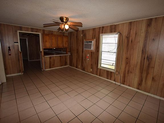 2nd image of 2217 Tulip St