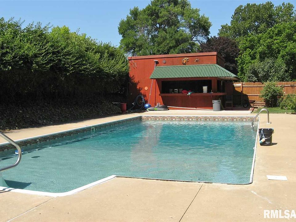 1st image of 2226 Crestview Dr