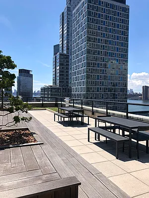 Rented by Square Realty Global Inc | media 22