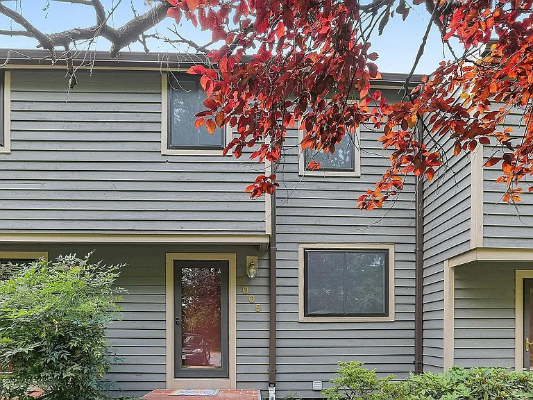 7008 Sherwood Rd #36 — Photo 2