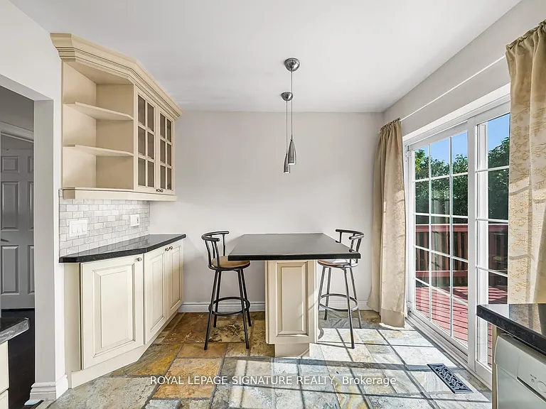 21 Broadlands Blvd — Photo 10