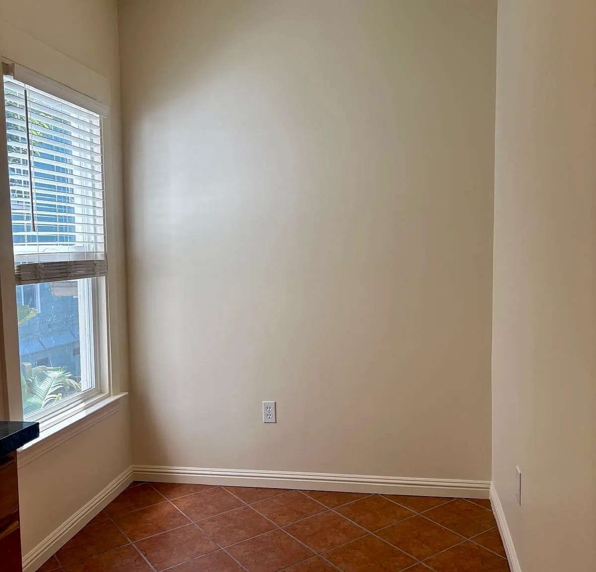 1202 Hampshire St — Photo 3